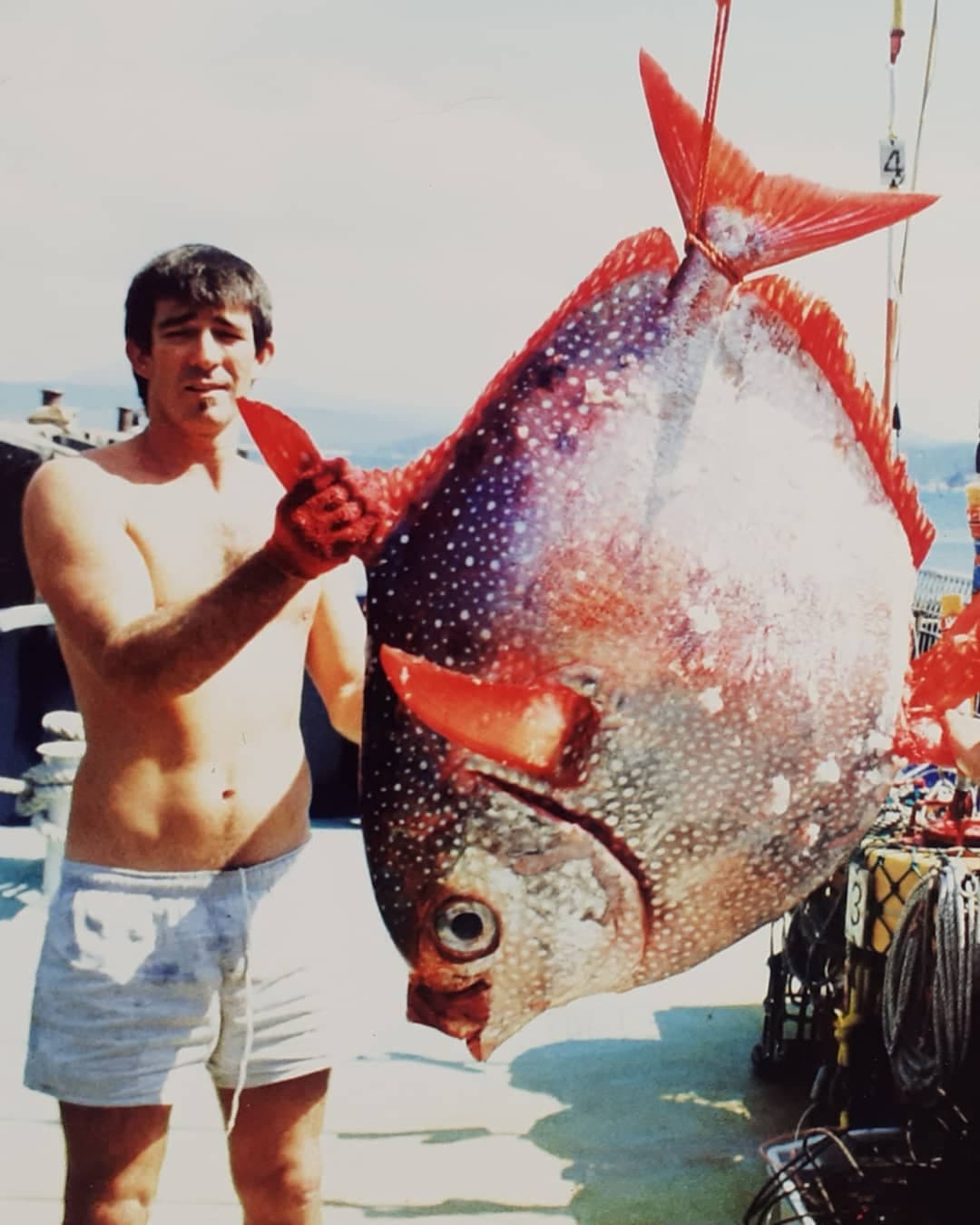 /19b Australia Glenn with big flat fish.jpg